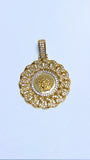 Pendentif rond doré avec chaîne cubaine et pendentif motif Versace