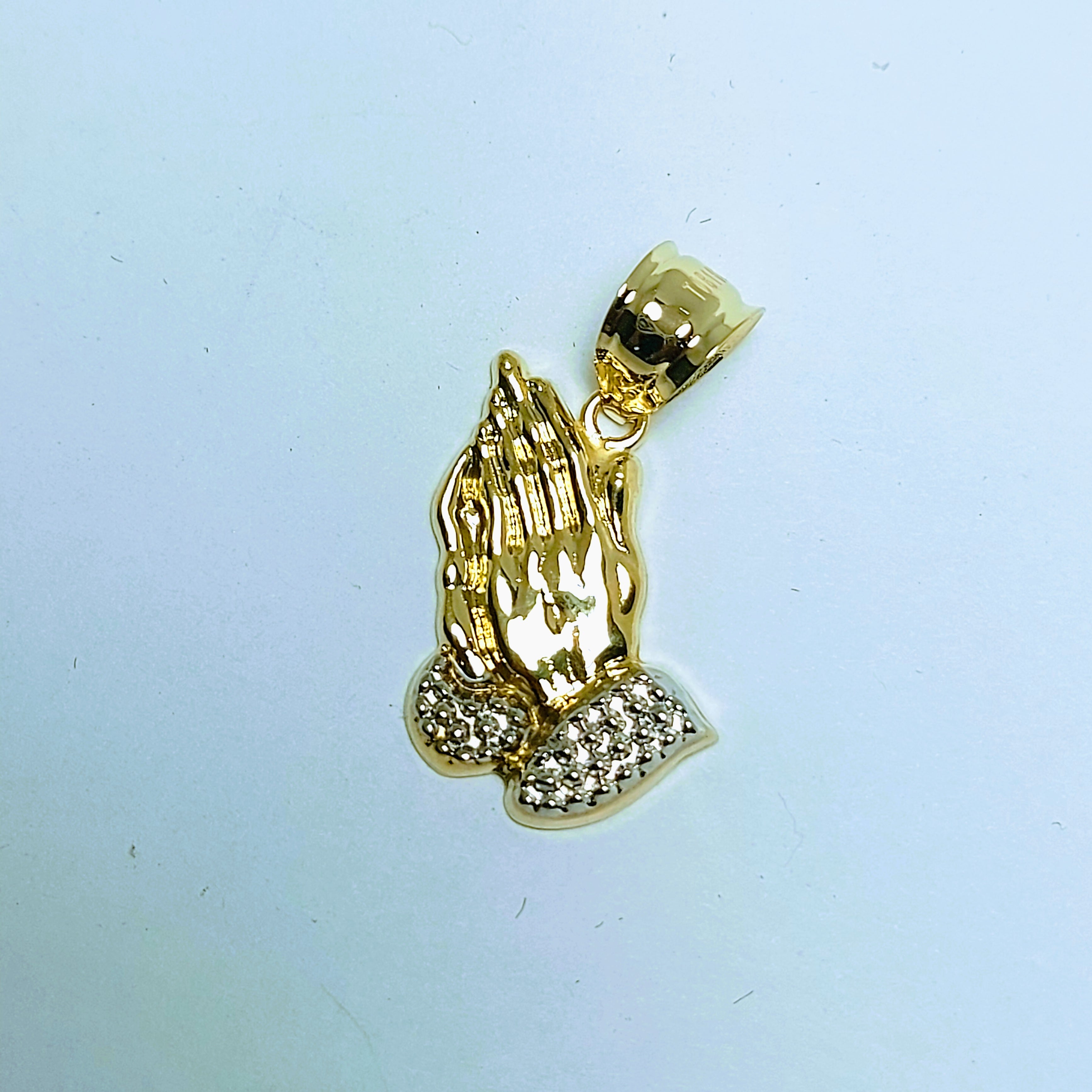 Pendentif mains en prière