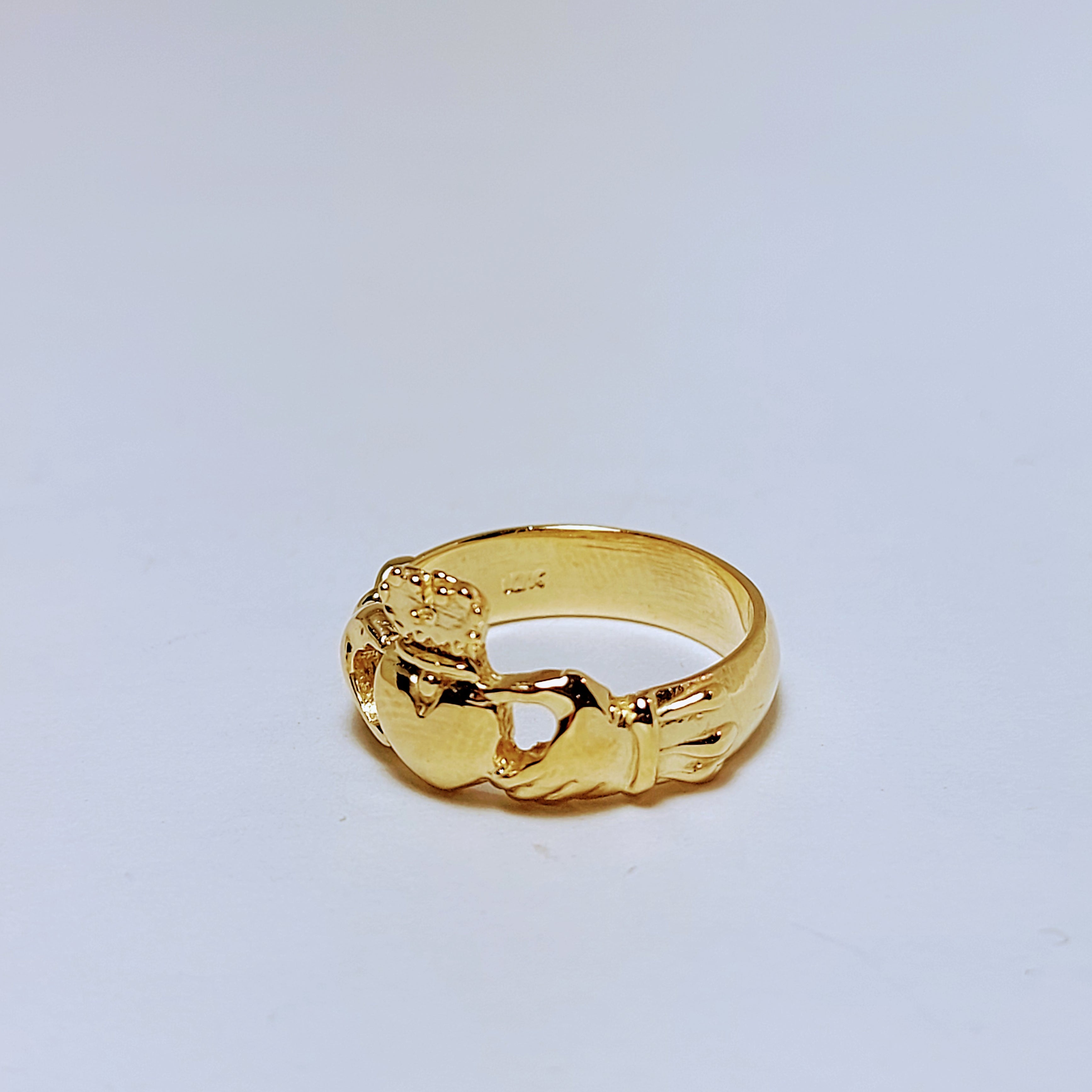 Bague en or avec couronne et cœur