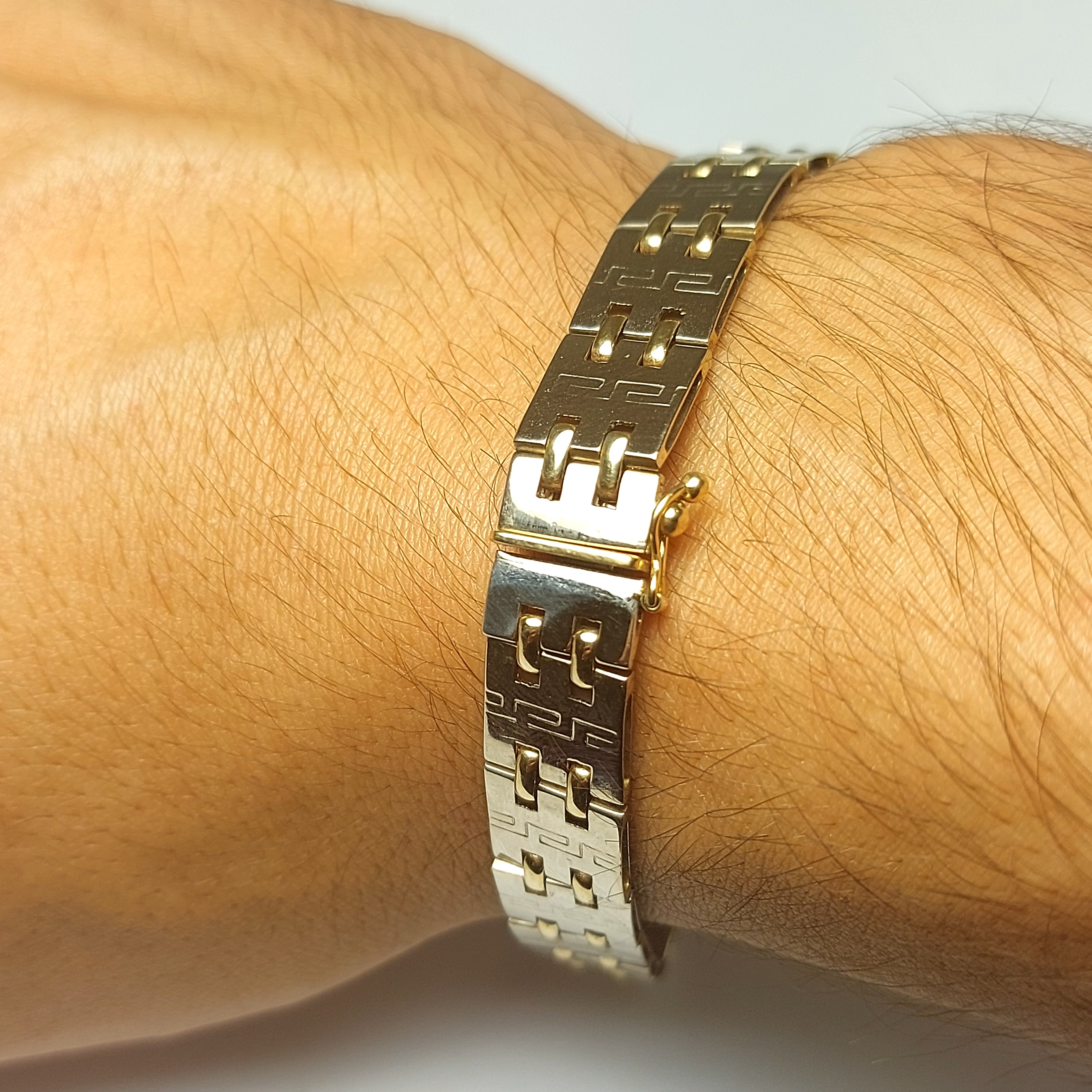Men's gold reflecting bracelet with box lock