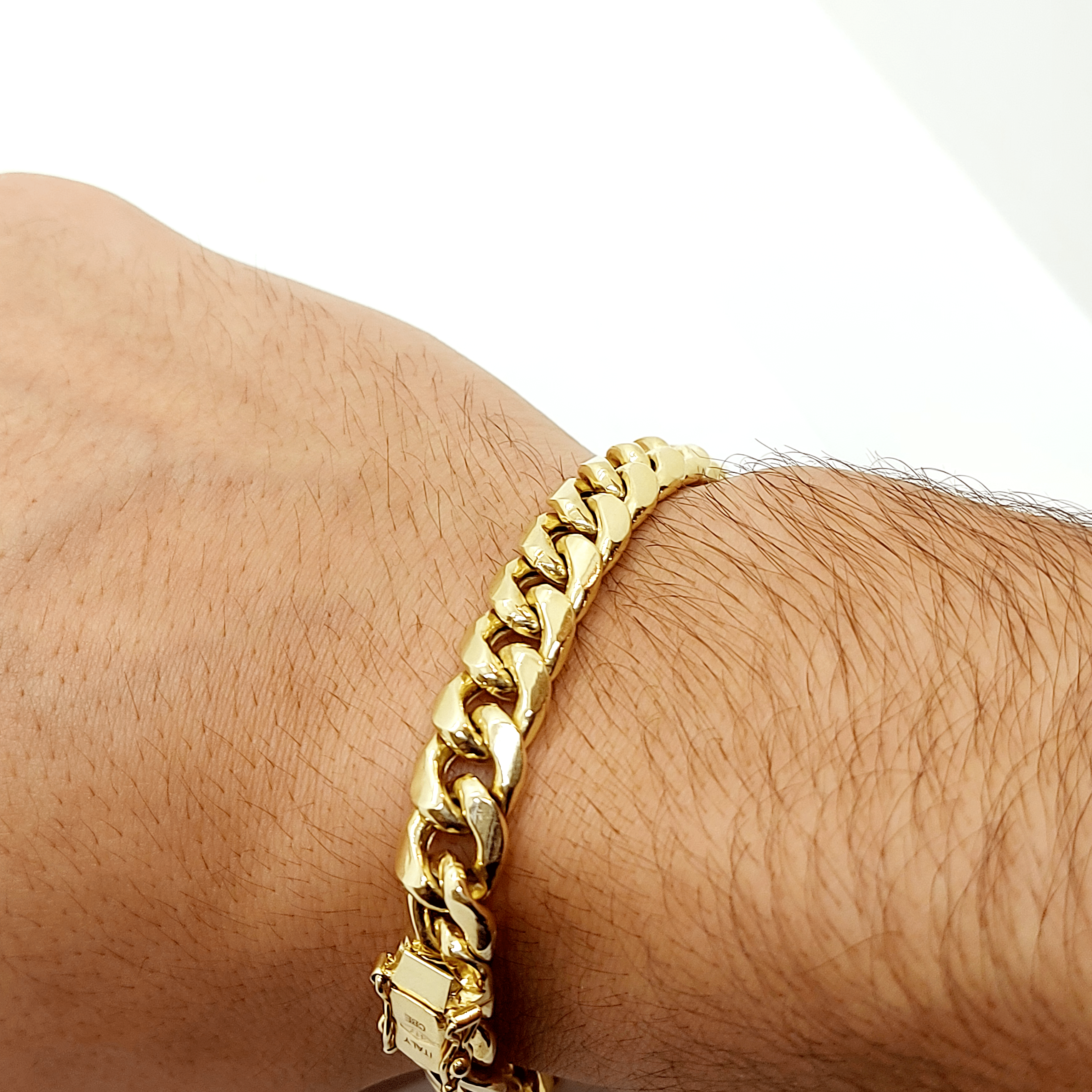 Bracelet cubain semi-creux avec fermoir à boîte