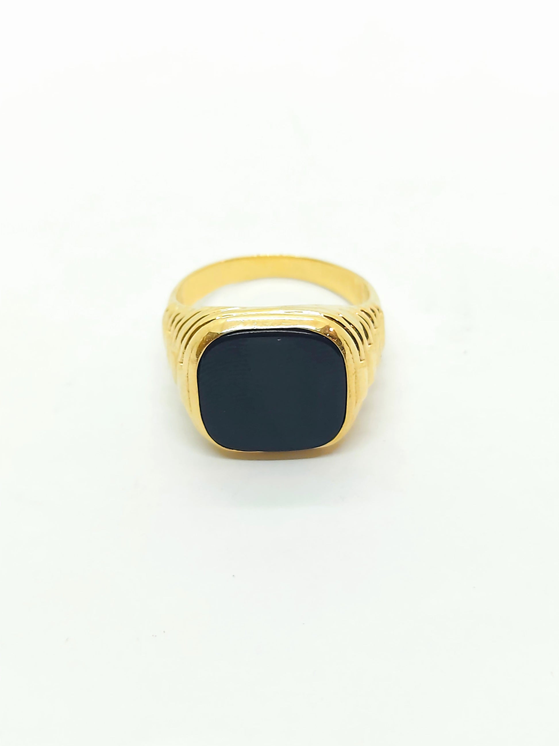 Gold men's ring with onyx stone
