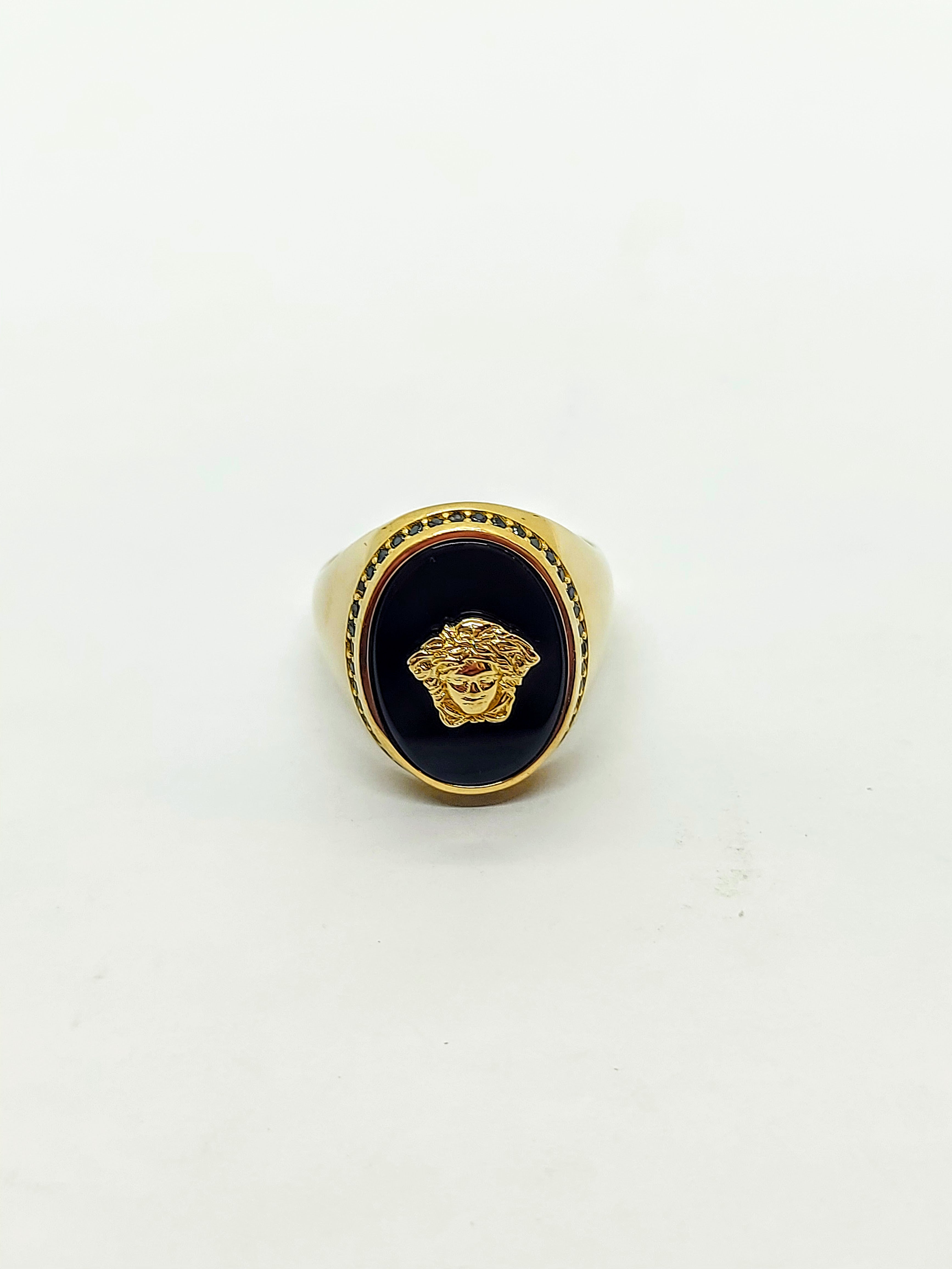 Gold men's ring with onyx stone