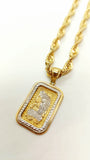 Beau pendentif en or de la Dame