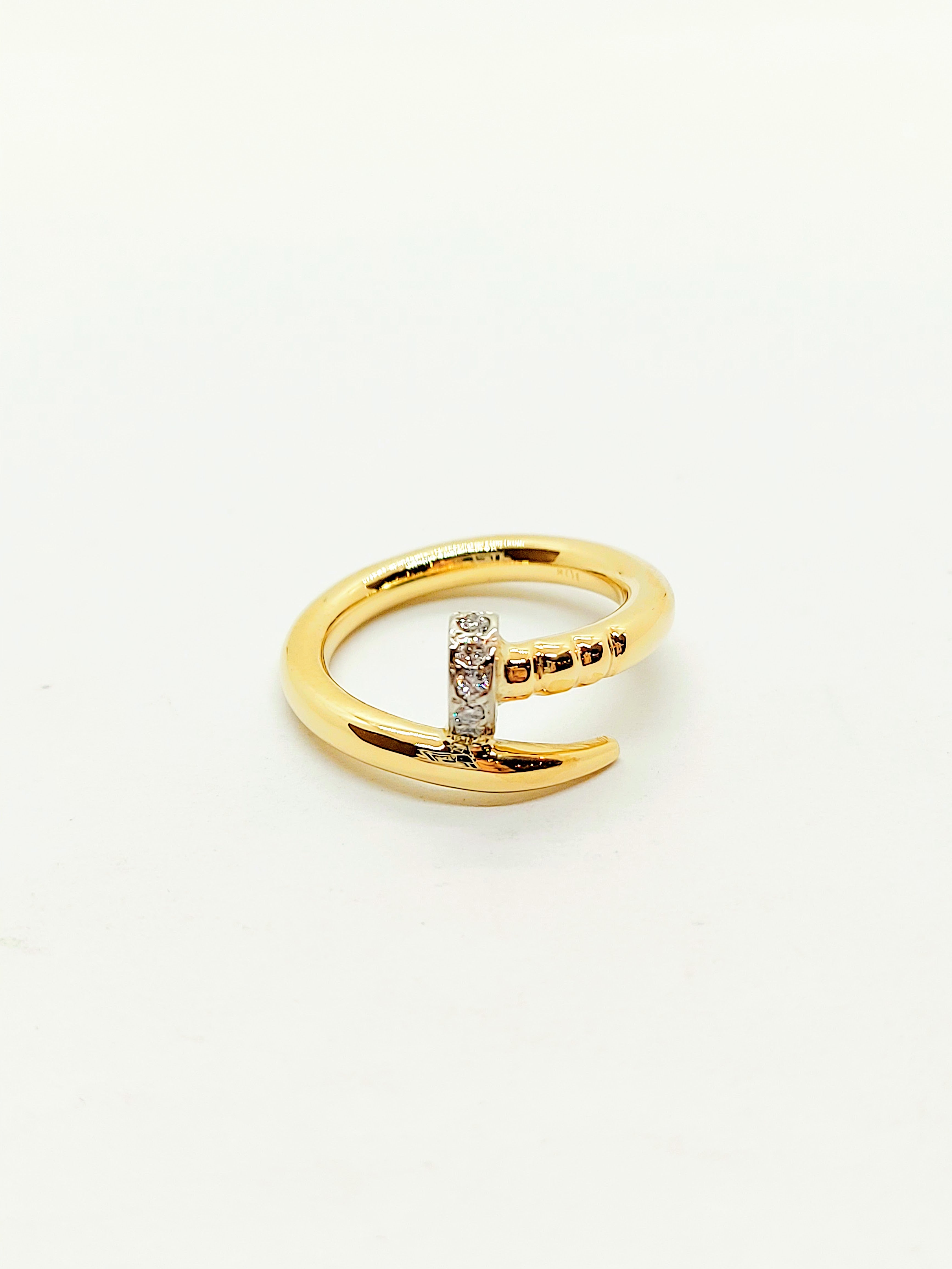 Solid gold clou ring with diamond