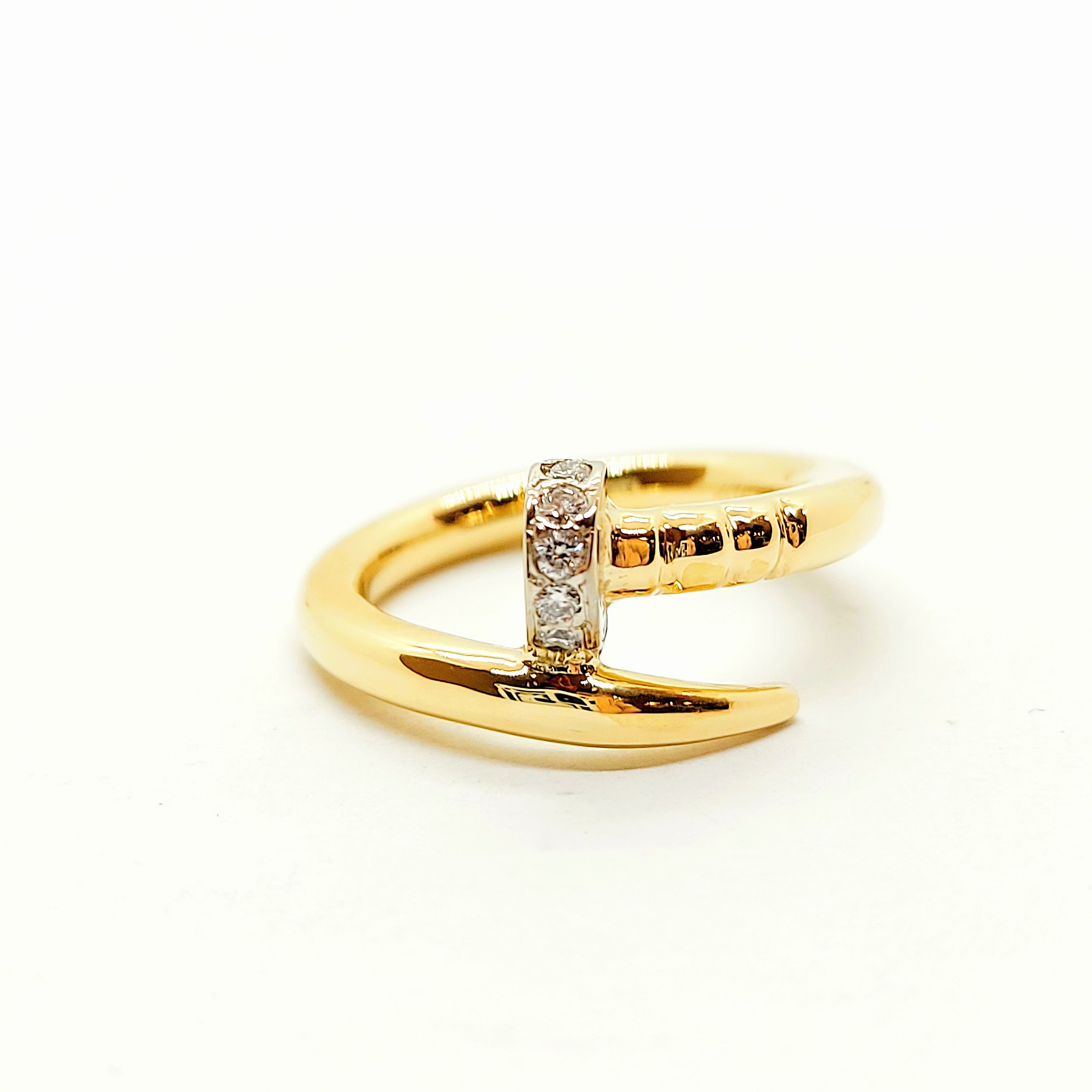 Bague clou en or massif avec diamant