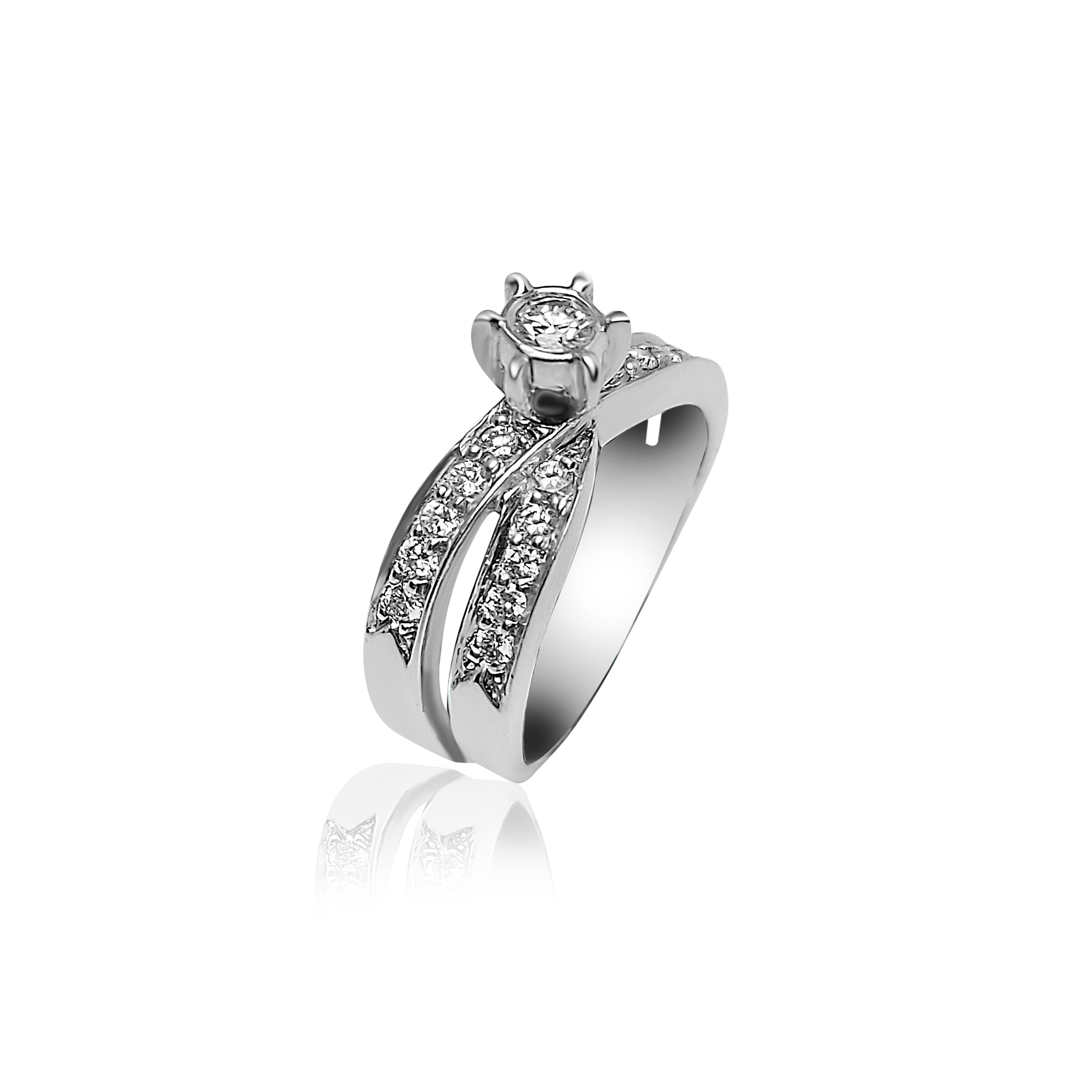 Platine, Bague de Fiançailles, Diamant central 0.10 carat, Diamants latéraux 0.20 carat, lourd et dense